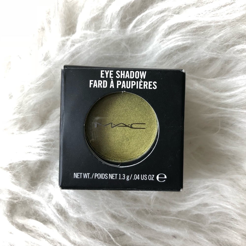 NIB MAC Eye Shadow Lucky Green - Veluxe Pearl